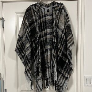 Echo Textured Plaid Poncho